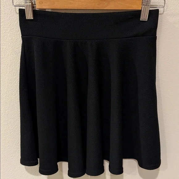 Elegant Black Skater Skirt - Picture 1 of 3